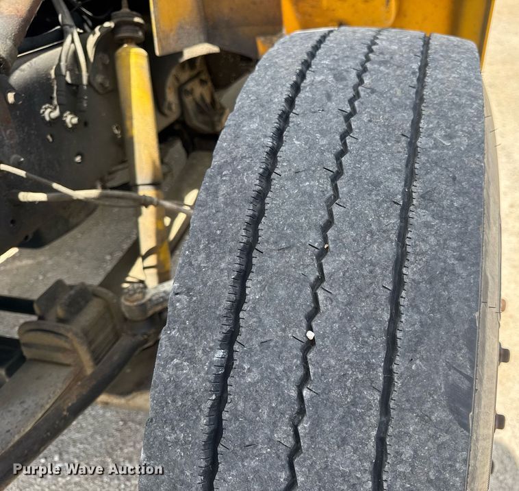 image for item DV4021 2002 International 3800 school bus