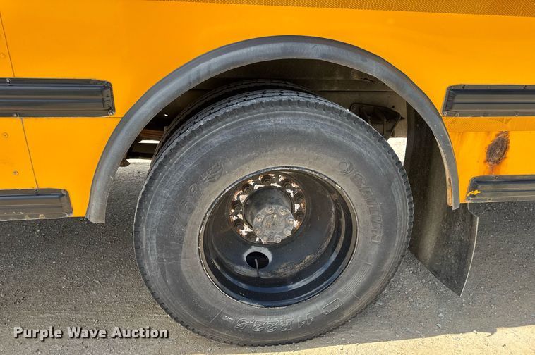 image for item DV4021 2002 International 3800 school bus
