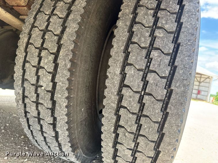 image for item DV4021 2002 International 3800 school bus