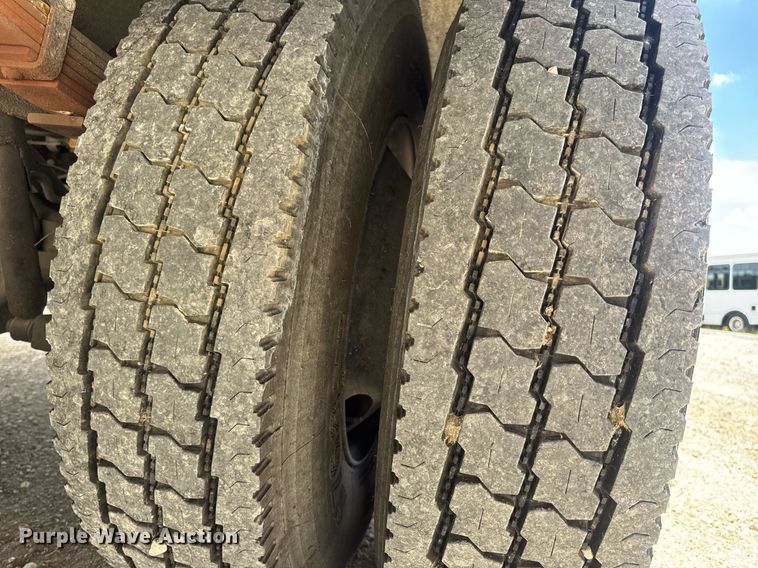 image for item DV4021 2002 International 3800 school bus