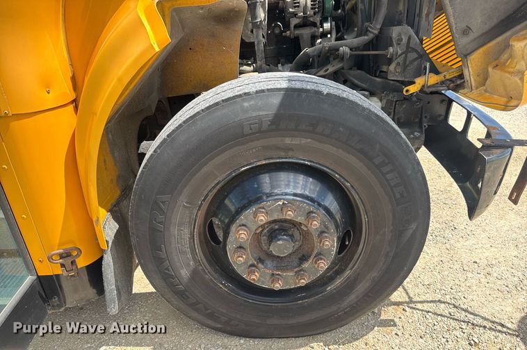 image for item DV4021 2002 International 3800 school bus