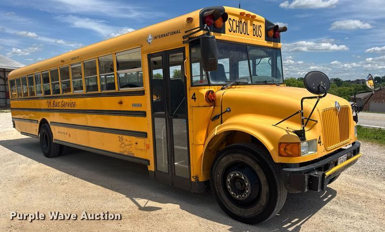 image for item DV4022 2002 International 3000IC school bus