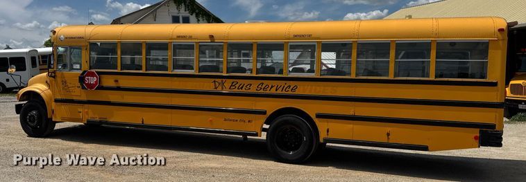 image for item DV4022 2002 International 3000IC school bus