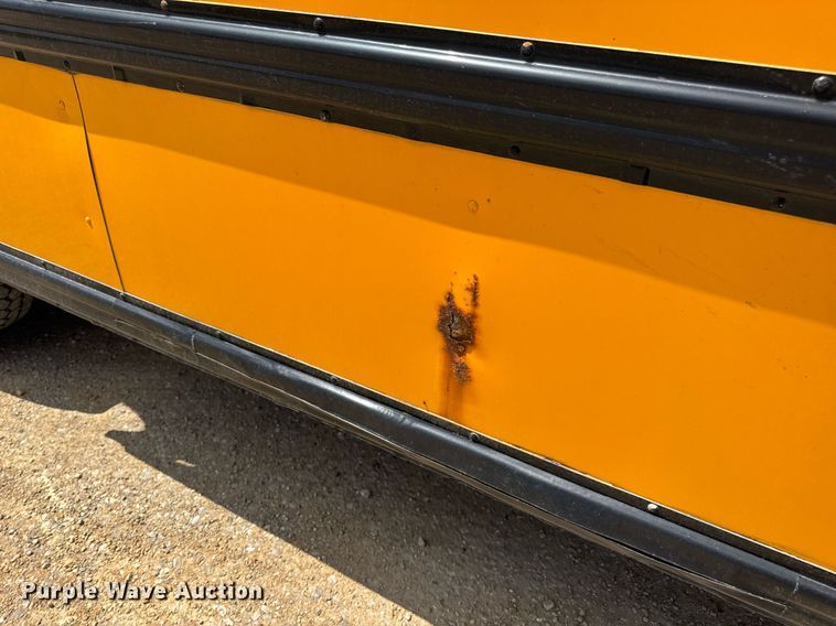 image for item DV4022 2002 International 3000IC school bus