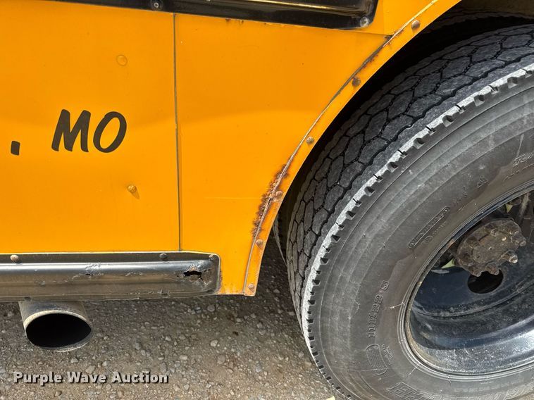 image for item DV4022 2002 International 3000IC school bus