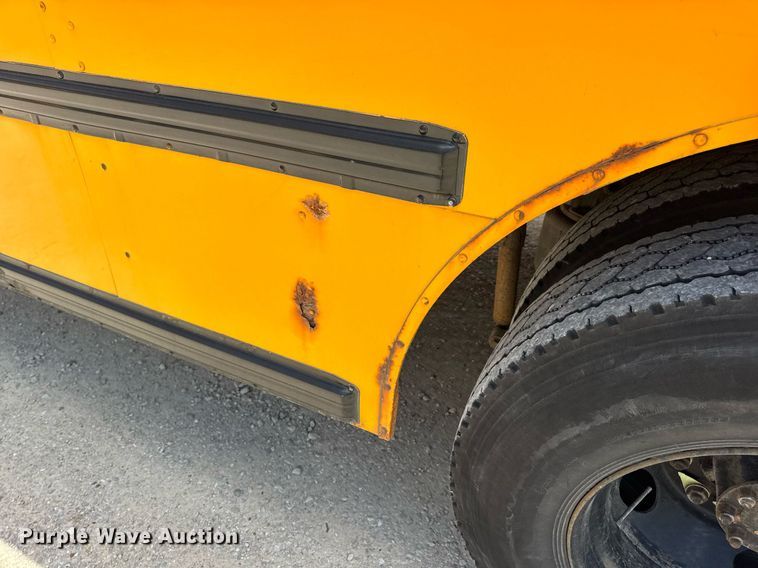 image for item DV4022 2002 International 3000IC school bus