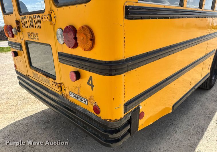 image for item DV4022 2002 International 3000IC school bus