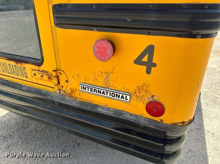 image for item DV4022 2002 International 3000IC school bus