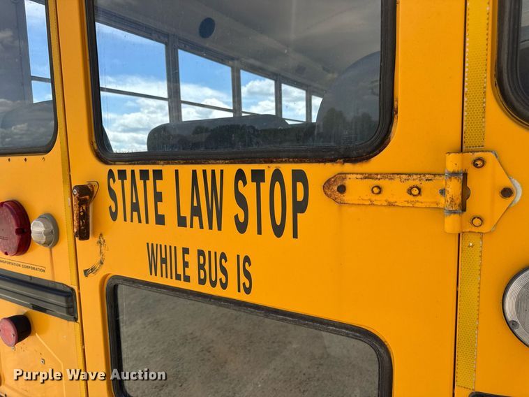 image for item DV4022 2002 International 3000IC school bus