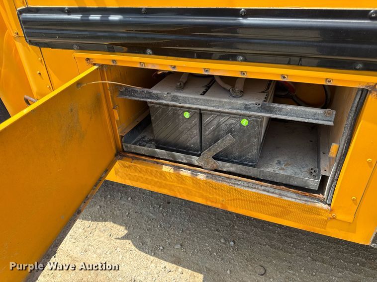 image for item DV4022 2002 International 3000IC school bus