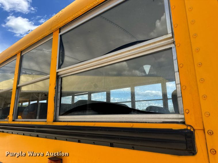 image for item DV4022 2002 International 3000IC school bus