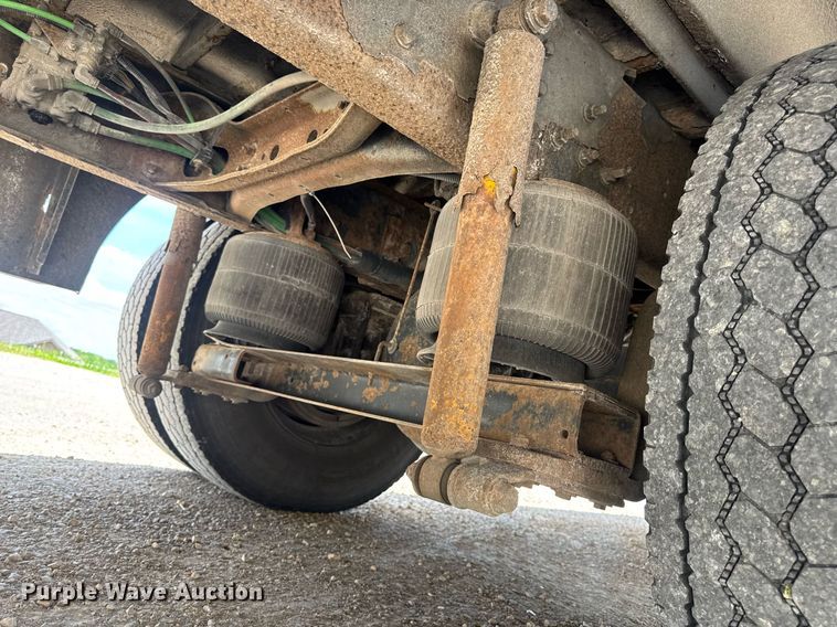 image for item DV4022 2002 International 3000IC school bus