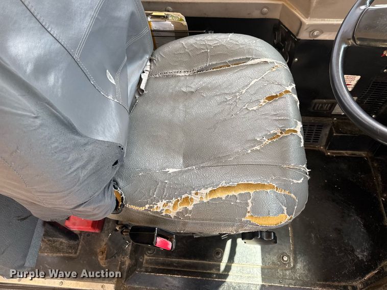 image for item DV4022 2002 International 3000IC school bus