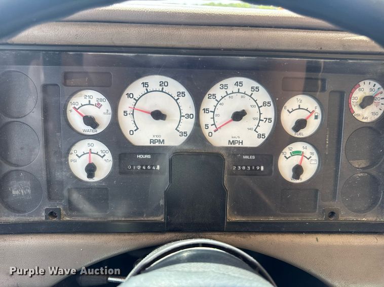 image for item DV4022 2002 International 3000IC school bus