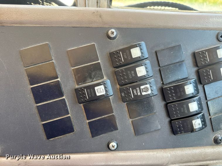 image for item DV4022 2002 International 3000IC school bus