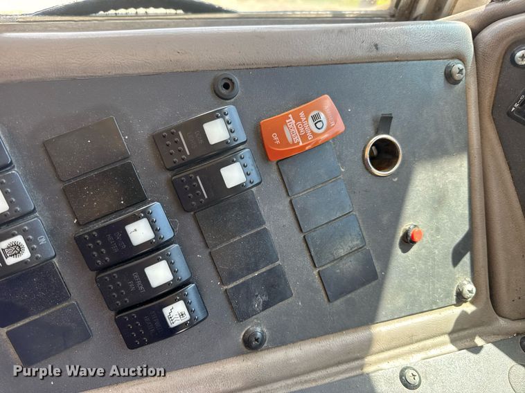 image for item DV4022 2002 International 3000IC school bus