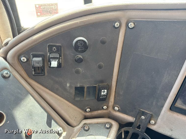 image for item DV4022 2002 International 3000IC school bus