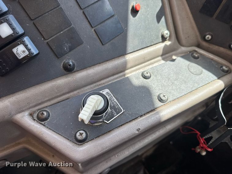 image for item DV4022 2002 International 3000IC school bus