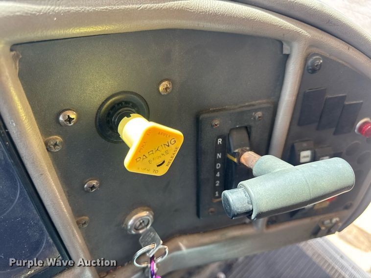 image for item DV4022 2002 International 3000IC school bus