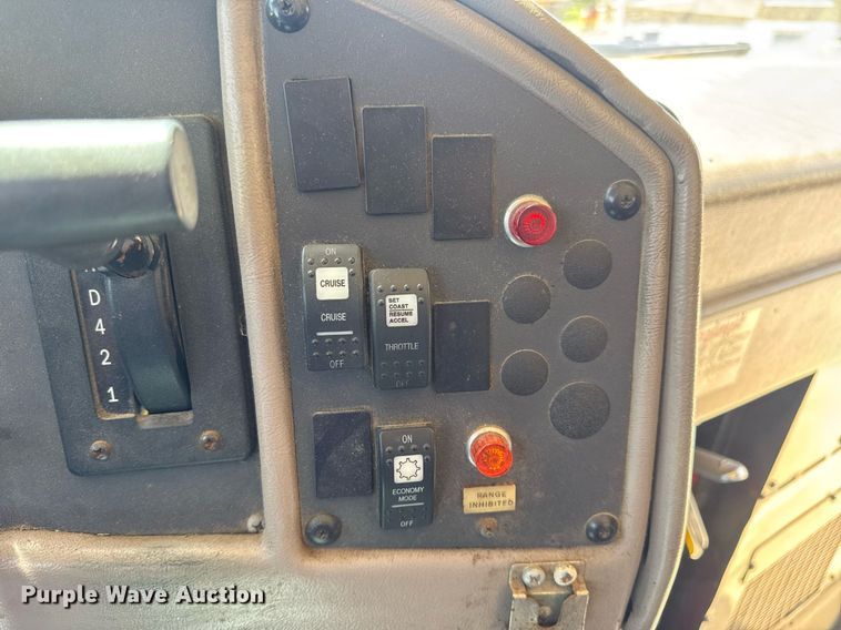 image for item DV4022 2002 International 3000IC school bus