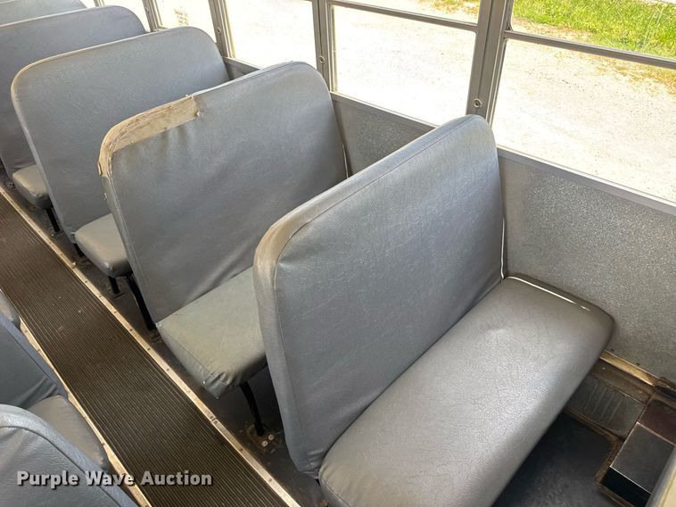 image for item DV4022 2002 International 3000IC school bus