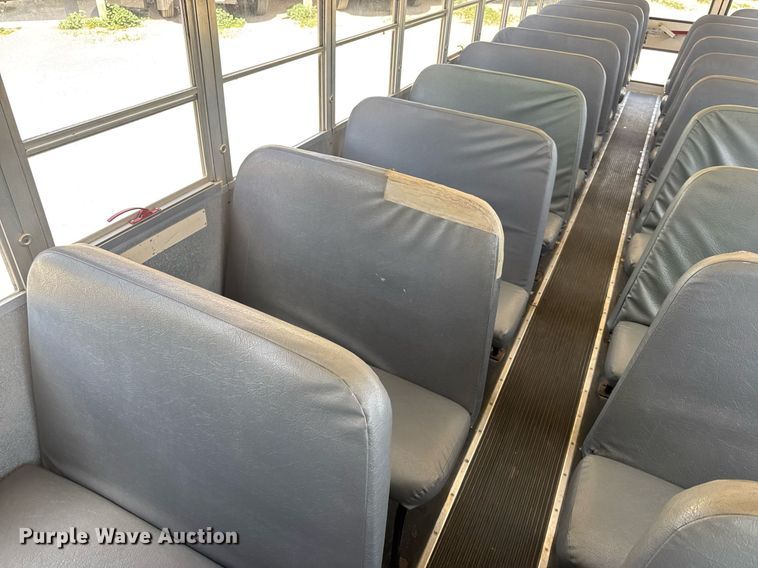 image for item DV4022 2002 International 3000IC school bus