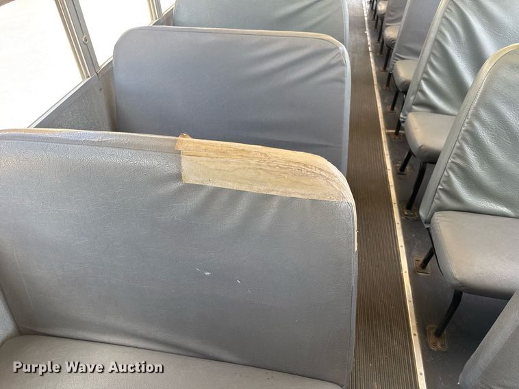 image for item DV4022 2002 International 3000IC school bus