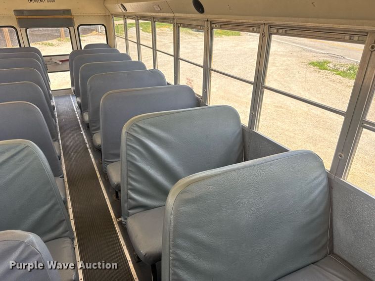 image for item DV4022 2002 International 3000IC school bus