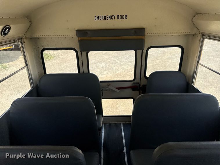 image for item DV4022 2002 International 3000IC school bus