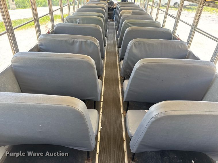 image for item DV4022 2002 International 3000IC school bus