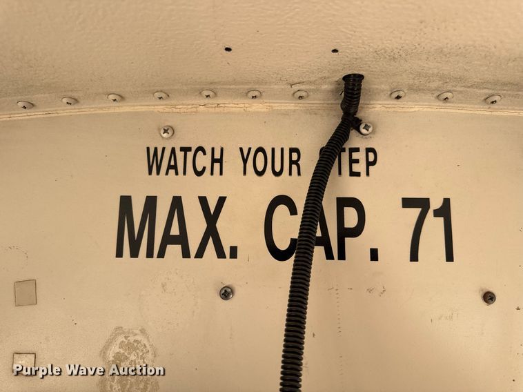 image for item DV4022 2002 International 3000IC school bus