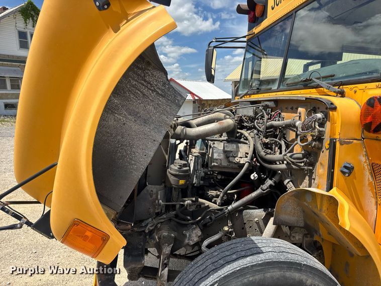 image for item DV4022 2002 International 3000IC school bus