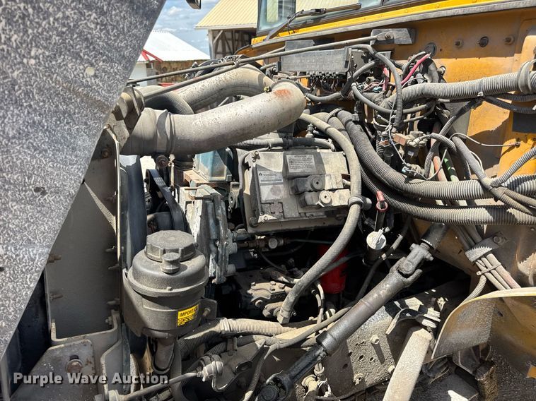 image for item DV4022 2002 International 3000IC school bus