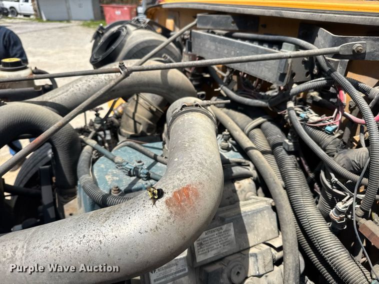 image for item DV4022 2002 International 3000IC school bus