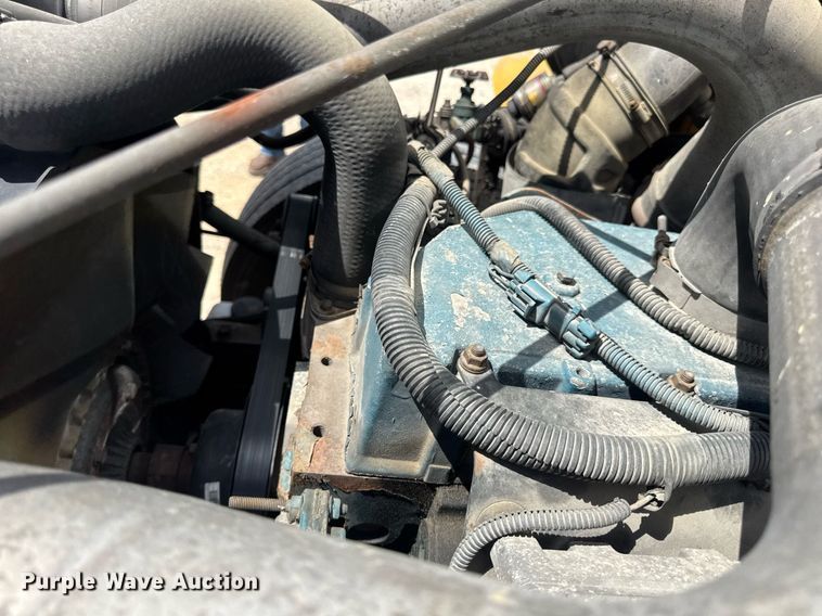 image for item DV4022 2002 International 3000IC school bus