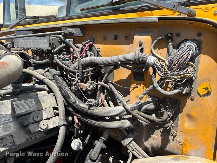 image for item DV4022 2002 International 3000IC school bus