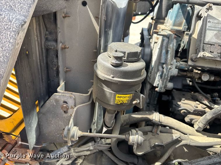 image for item DV4022 2002 International 3000IC school bus