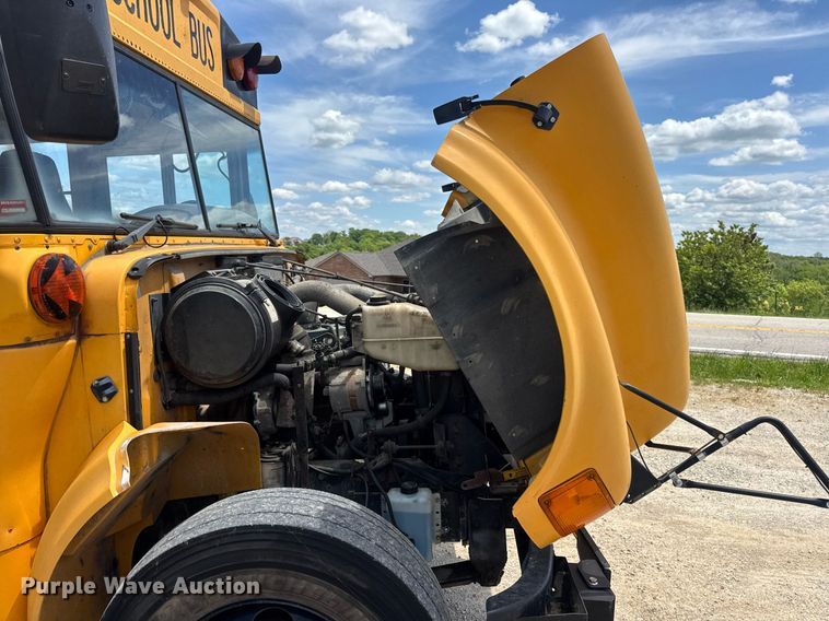 image for item DV4022 2002 International 3000IC school bus