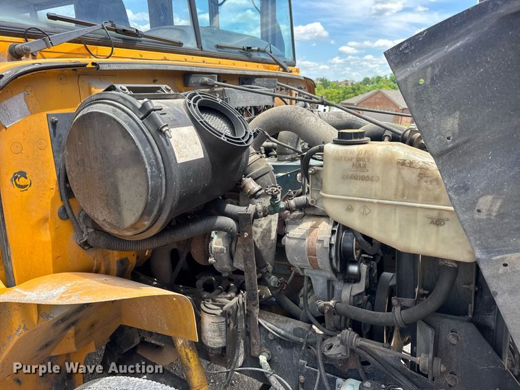 image for item DV4022 2002 International 3000IC school bus