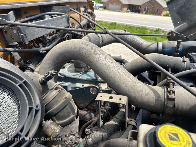 image for item DV4022 2002 International 3000IC school bus