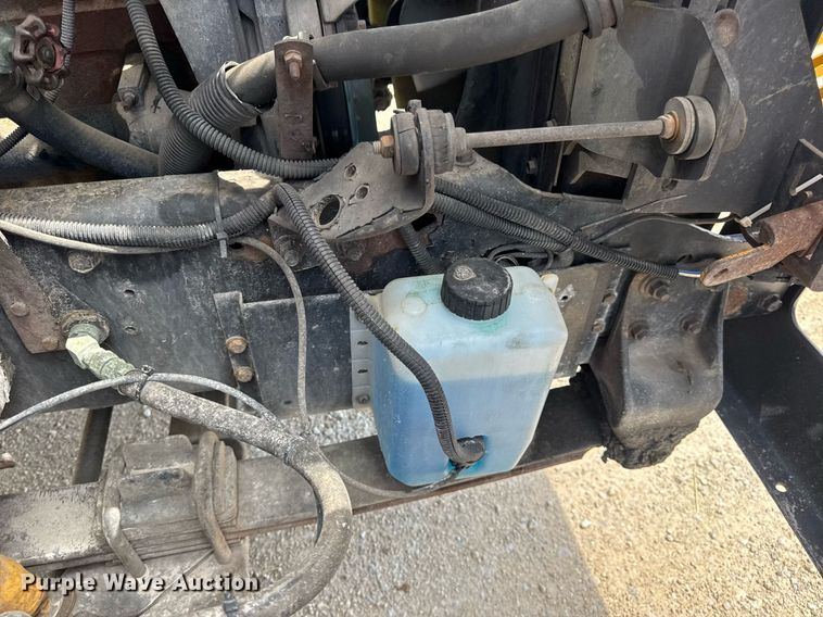 image for item DV4022 2002 International 3000IC school bus