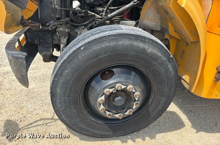 image for item DV4022 2002 International 3000IC school bus