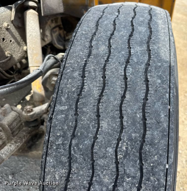 image for item DV4022 2002 International 3000IC school bus