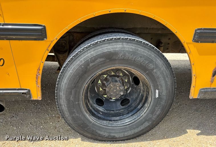 image for item DV4022 2002 International 3000IC school bus