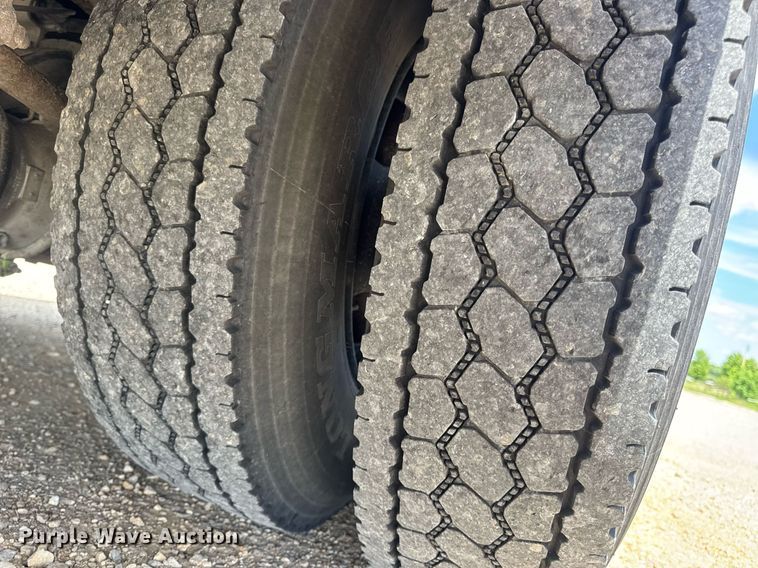 image for item DV4022 2002 International 3000IC school bus