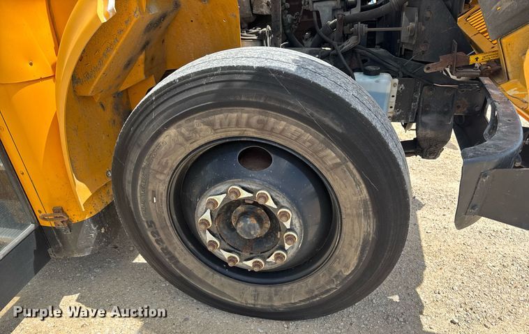 image for item DV4022 2002 International 3000IC school bus