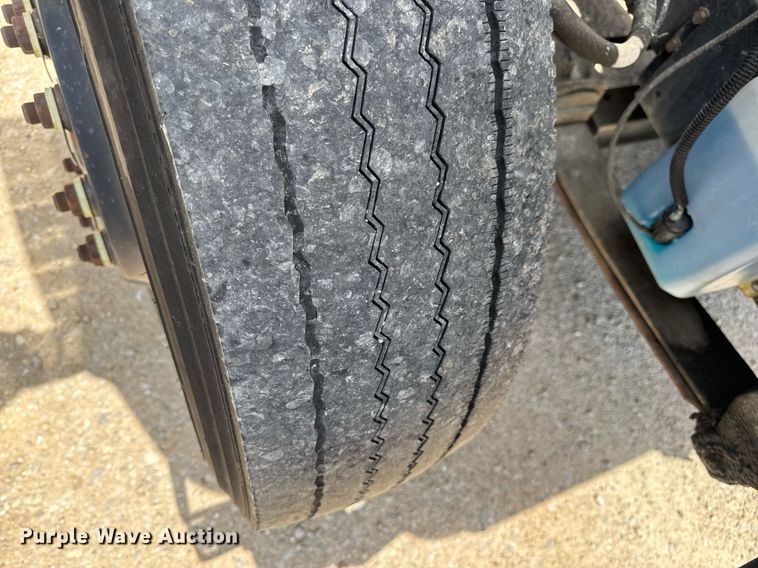 image for item DV4022 2002 International 3000IC school bus