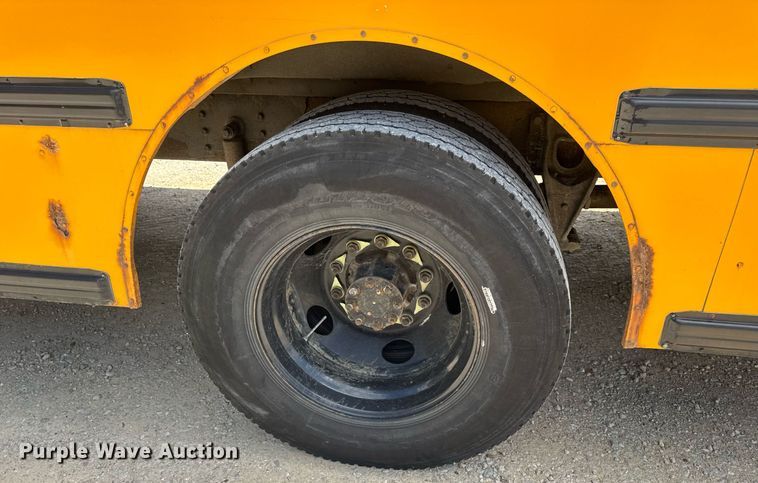 image for item DV4022 2002 International 3000IC school bus