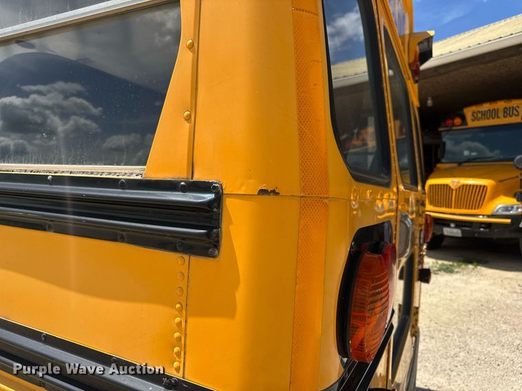 image for item DV4023 2002 International 3800 school bus