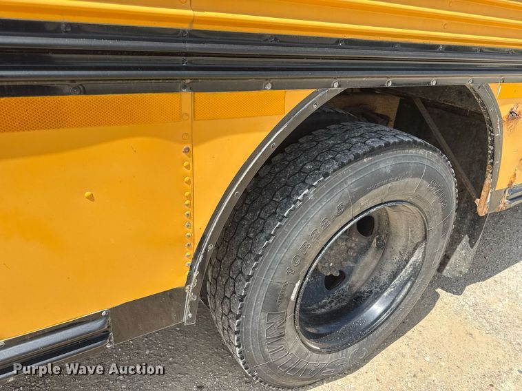 image for item DV4023 2002 International 3800 school bus